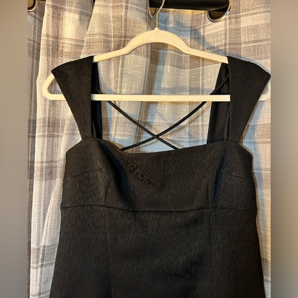 [8] Classic Minimal Little Black Dress - Picture 4 of 7